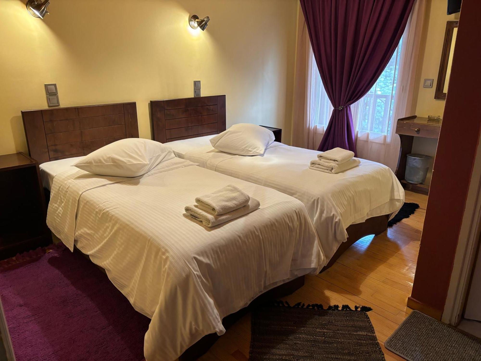Guesthouse Sinoi Vitina Bagian luar foto
