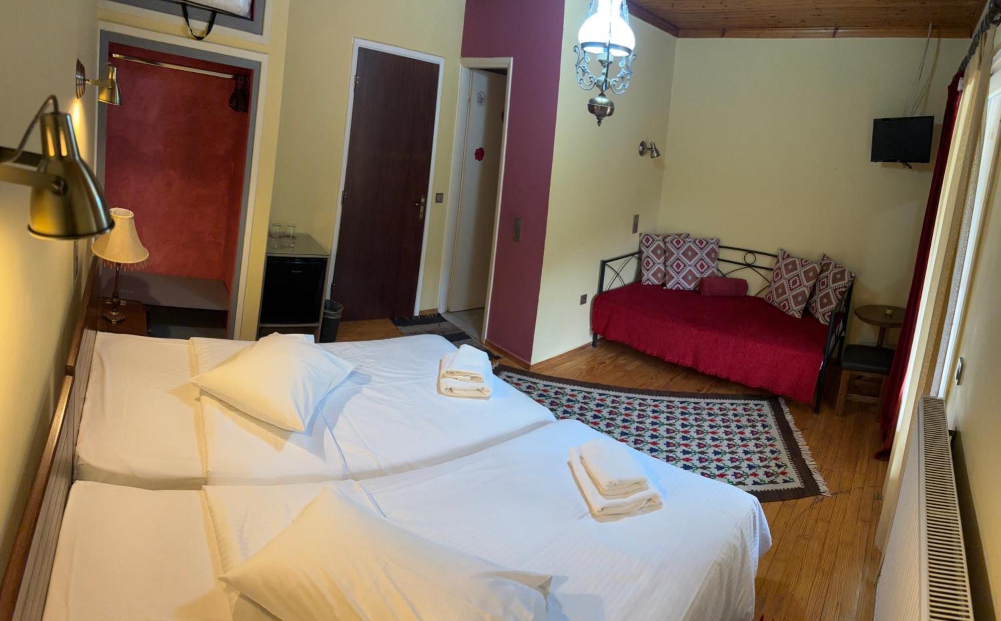 Guesthouse Sinoi Vitina Bagian luar foto