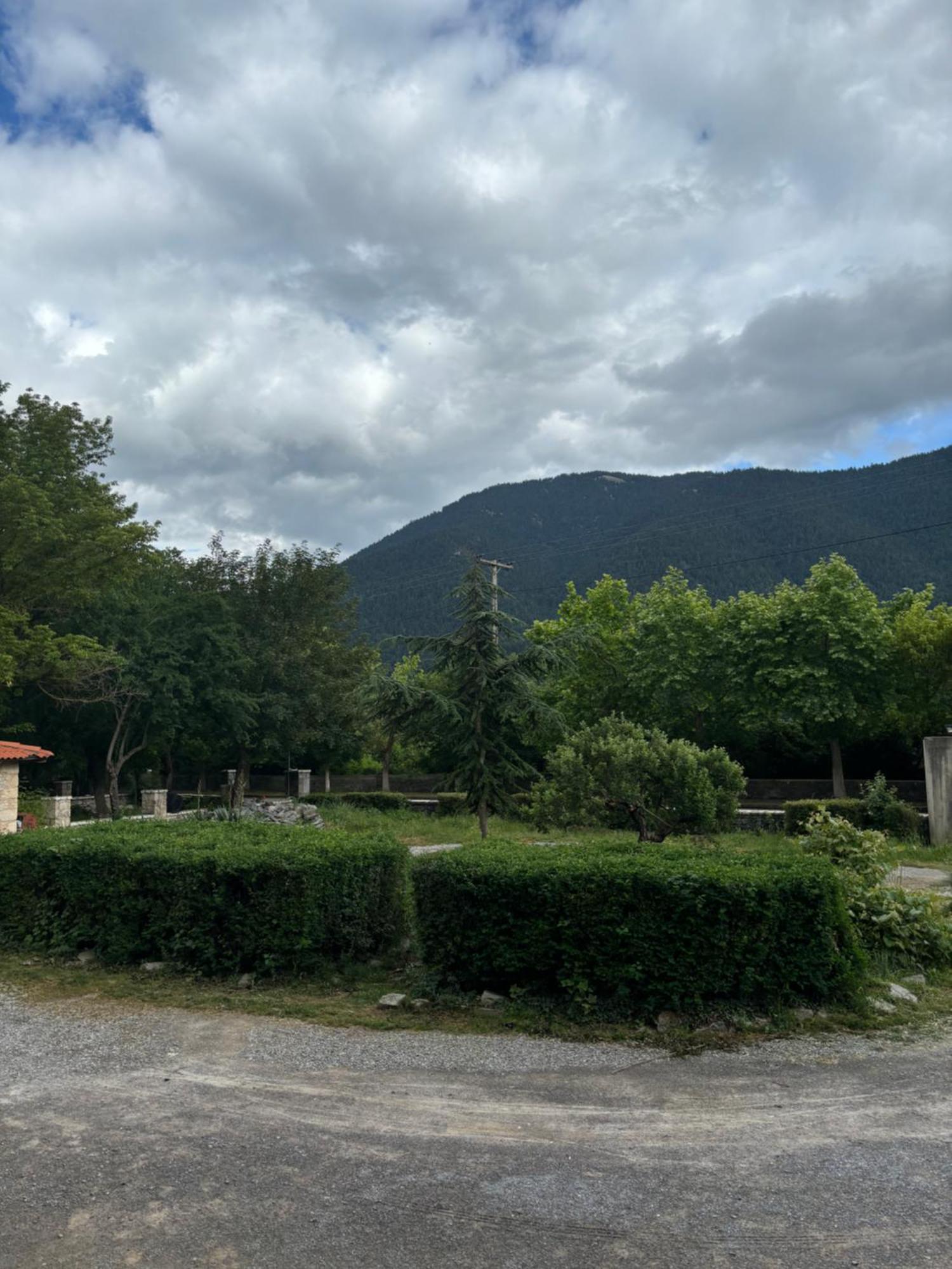 Guesthouse Sinoi Vitina Bagian luar foto