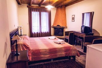 Guesthouse Sinoi Vitina Bagian luar foto